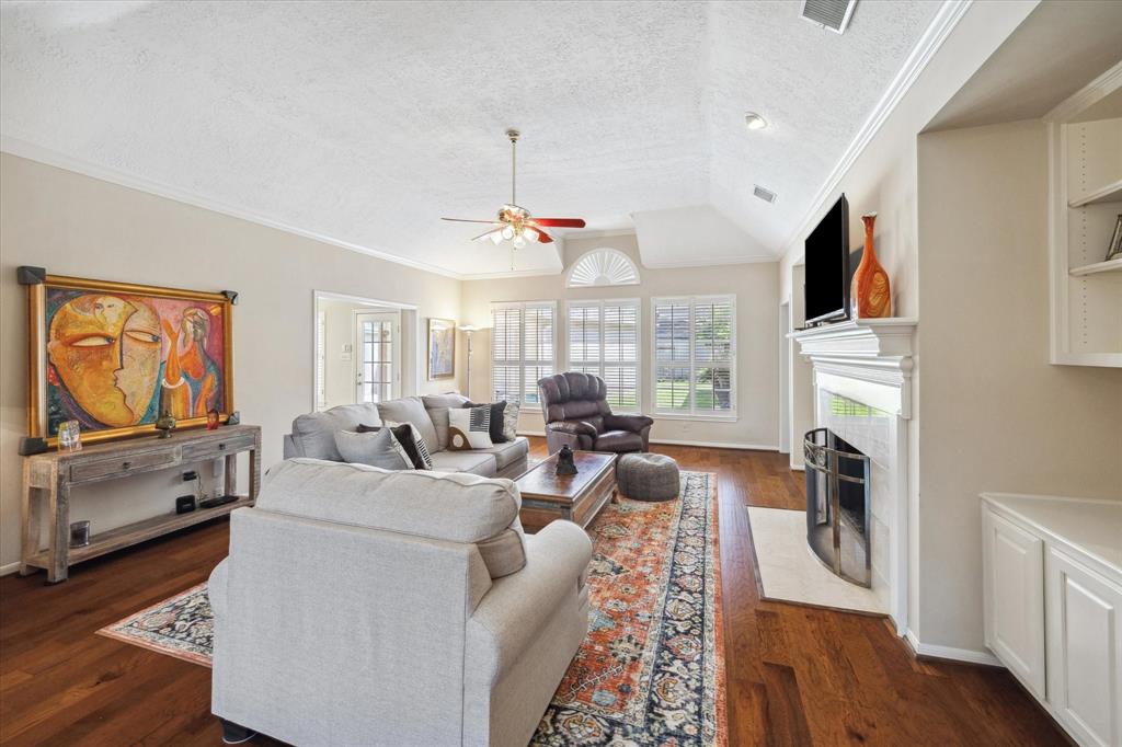 3622 Valley Chase Drive