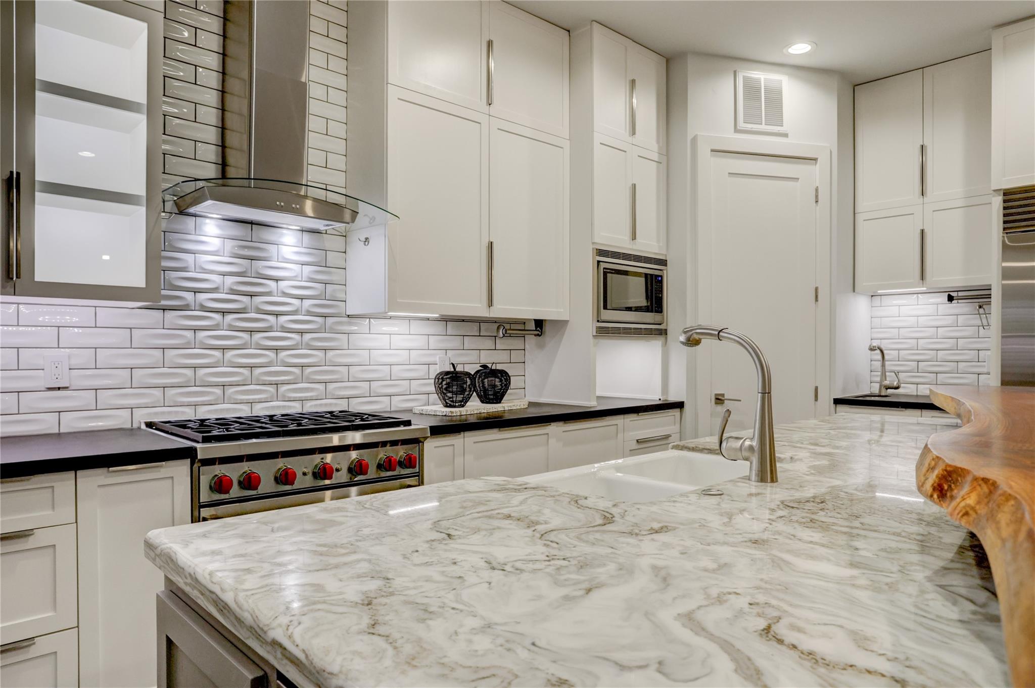 6903 Schiller Street