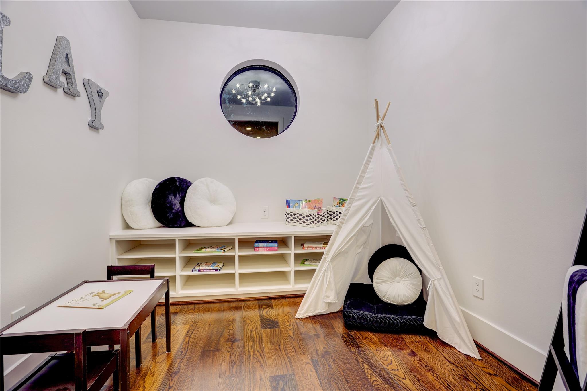 6903 Schiller Street