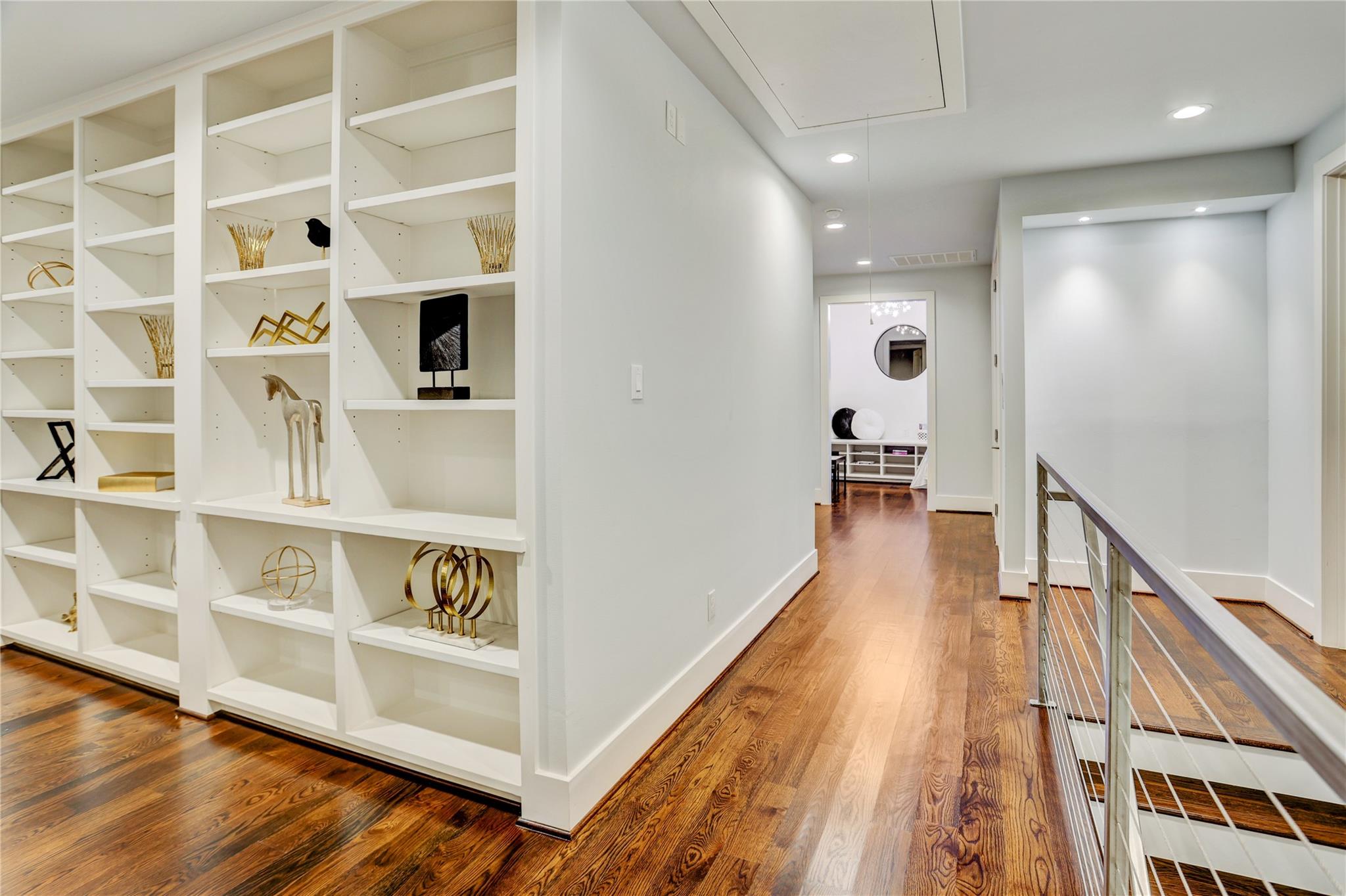 6903 Schiller Street