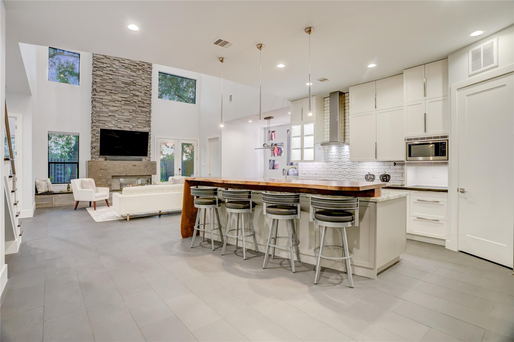 6903 Schiller Street