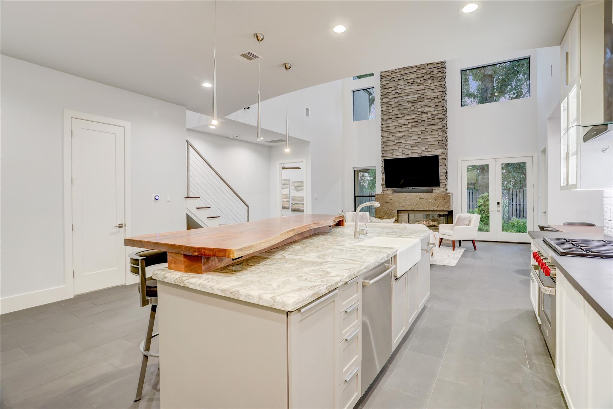 6903 Schiller Street