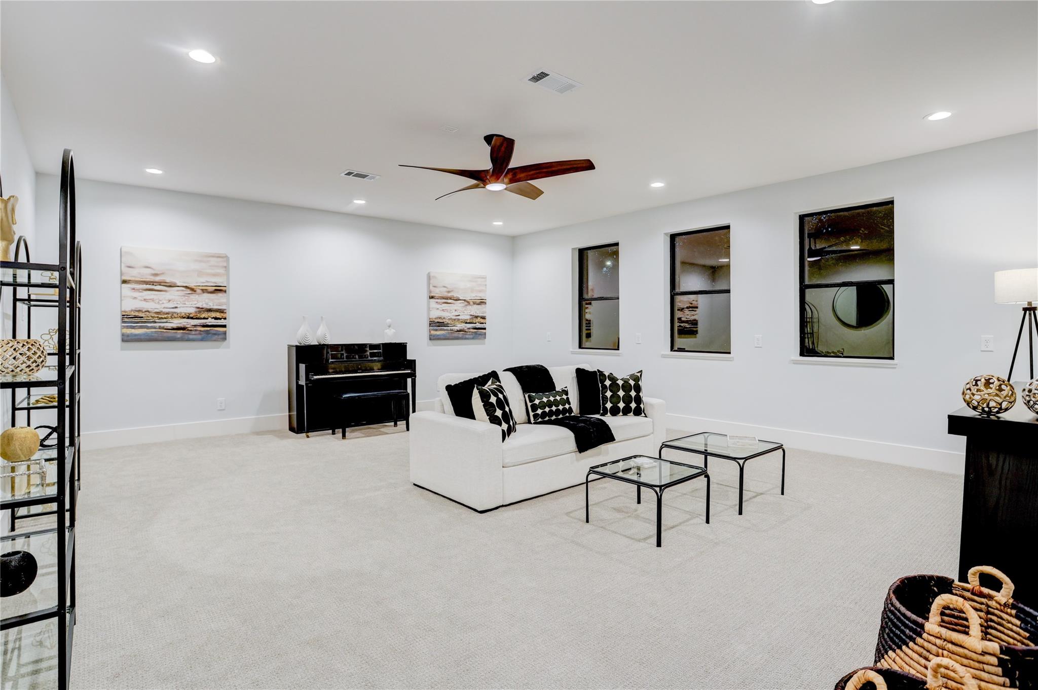 6903 Schiller Street