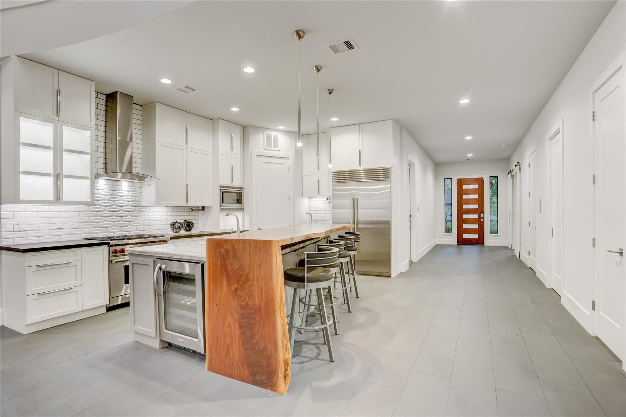 6903 Schiller Street