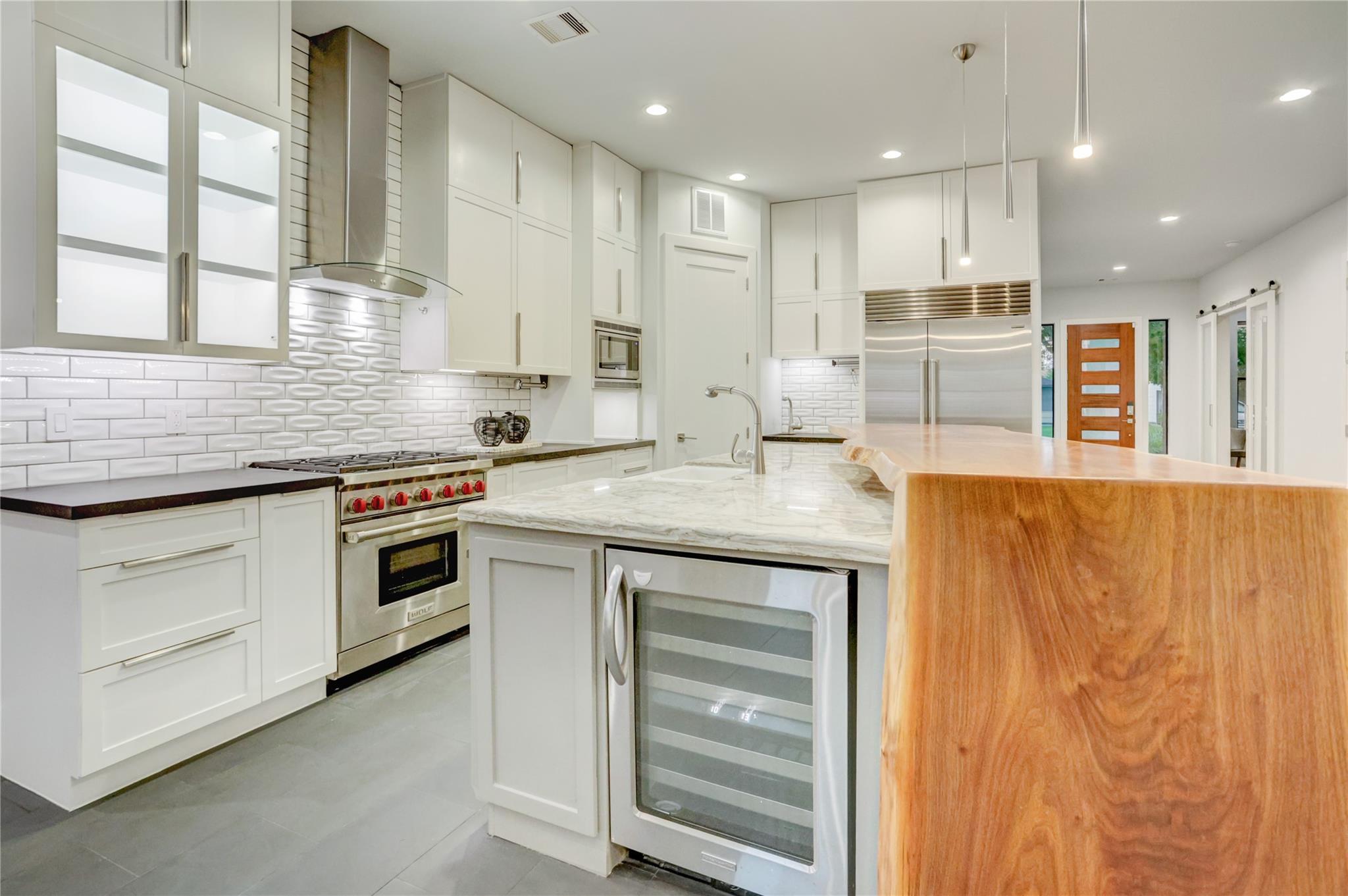 6903 Schiller Street