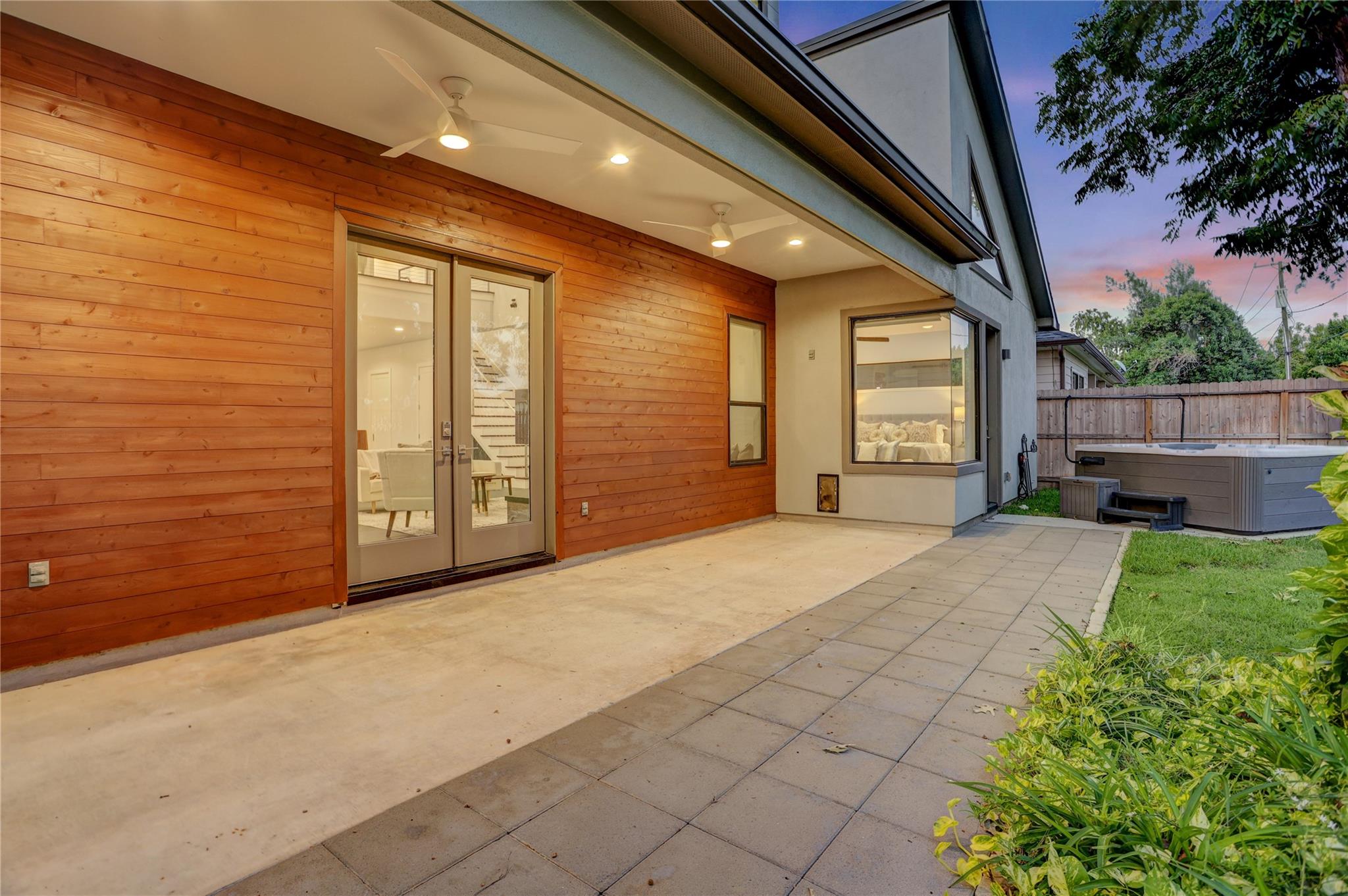 6903 Schiller Street