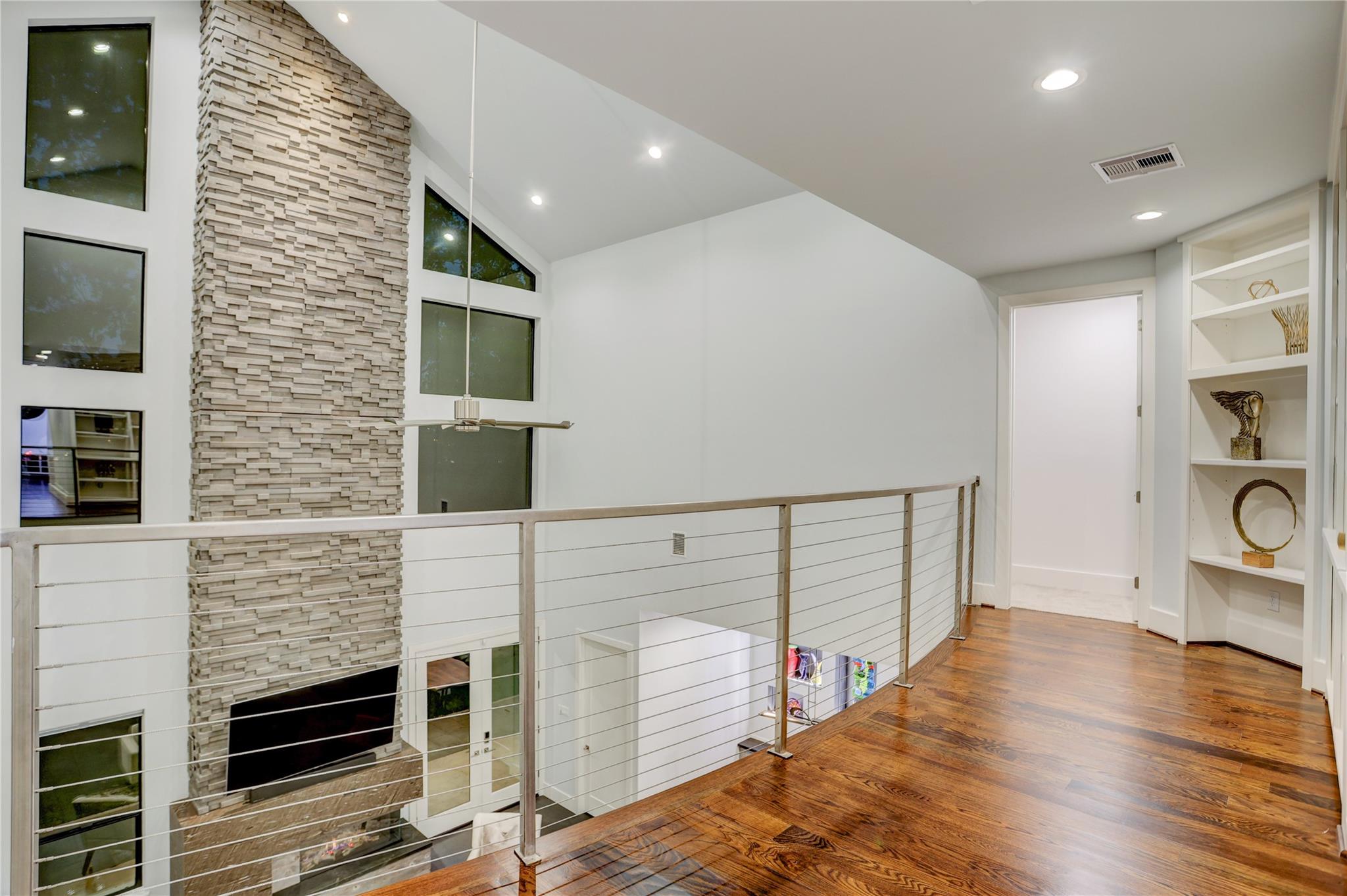 6903 Schiller Street