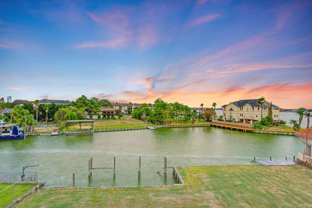 2522 Baycrest Drive