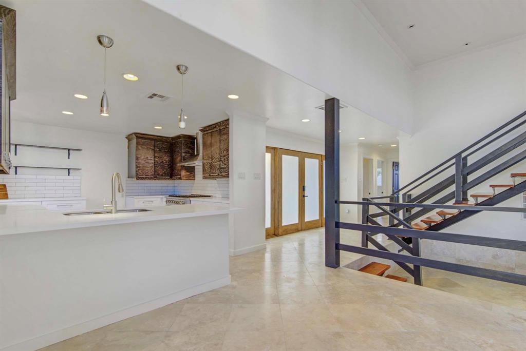 2522 Baycrest Drive
