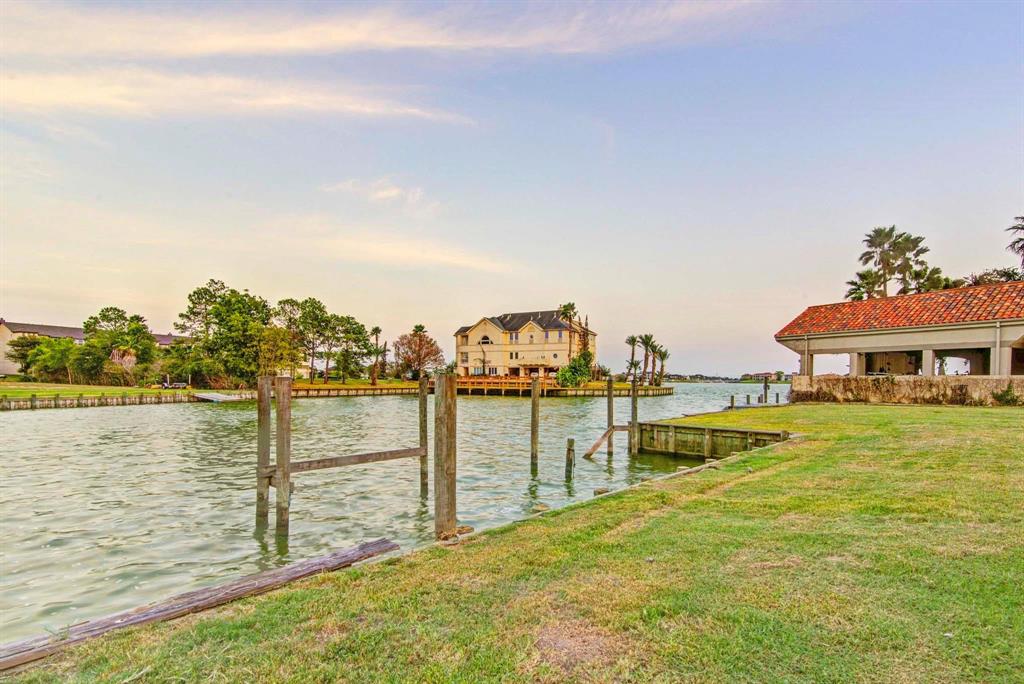 2522 Baycrest Drive