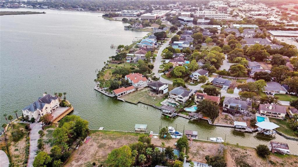 2522 Baycrest Drive