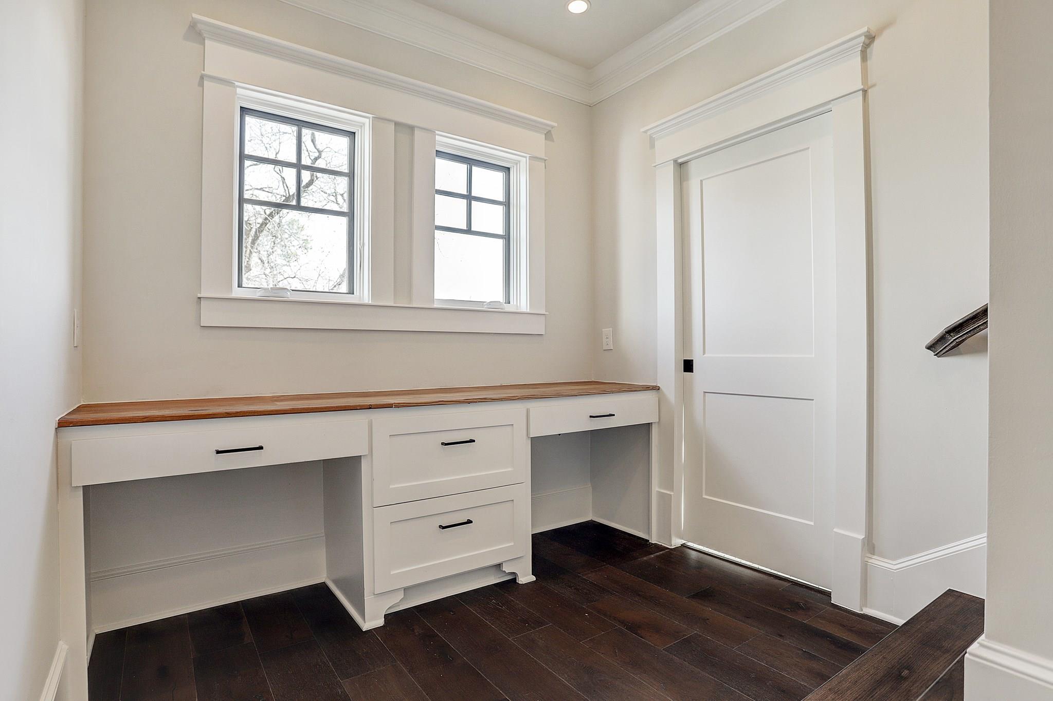 1901 Bradshaw Street