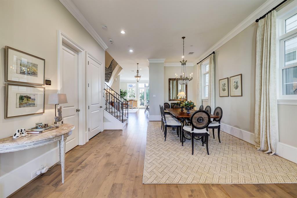 75 Crain Square Boulevard