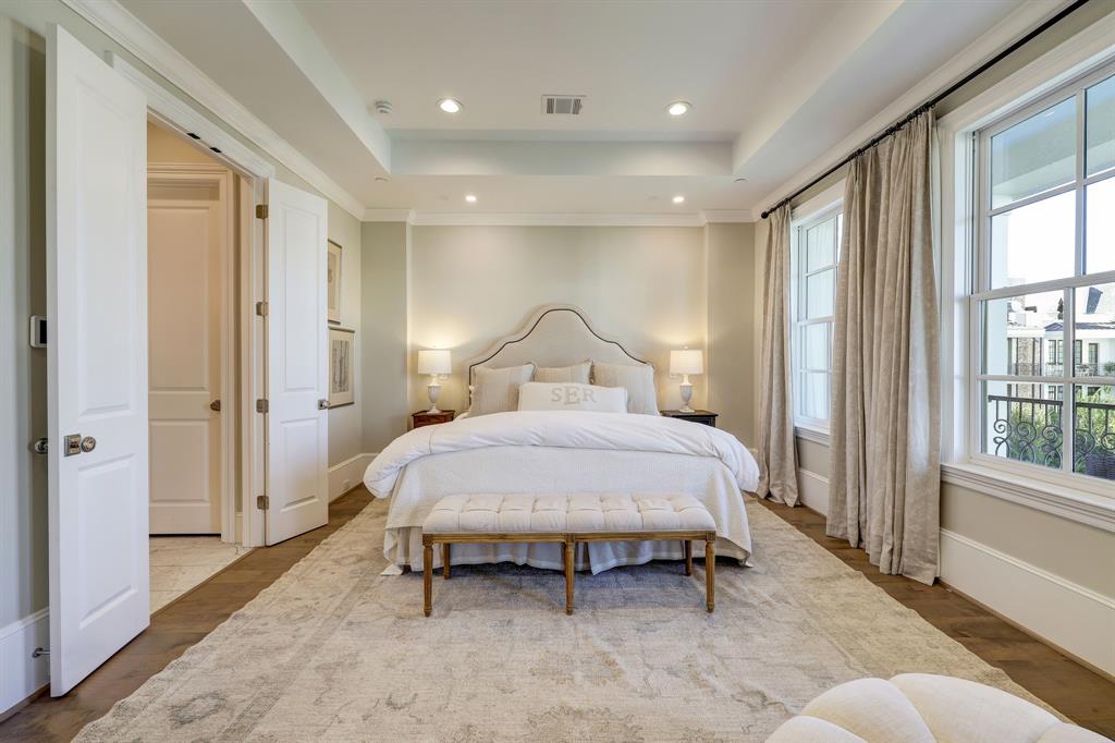 75 Crain Square Boulevard