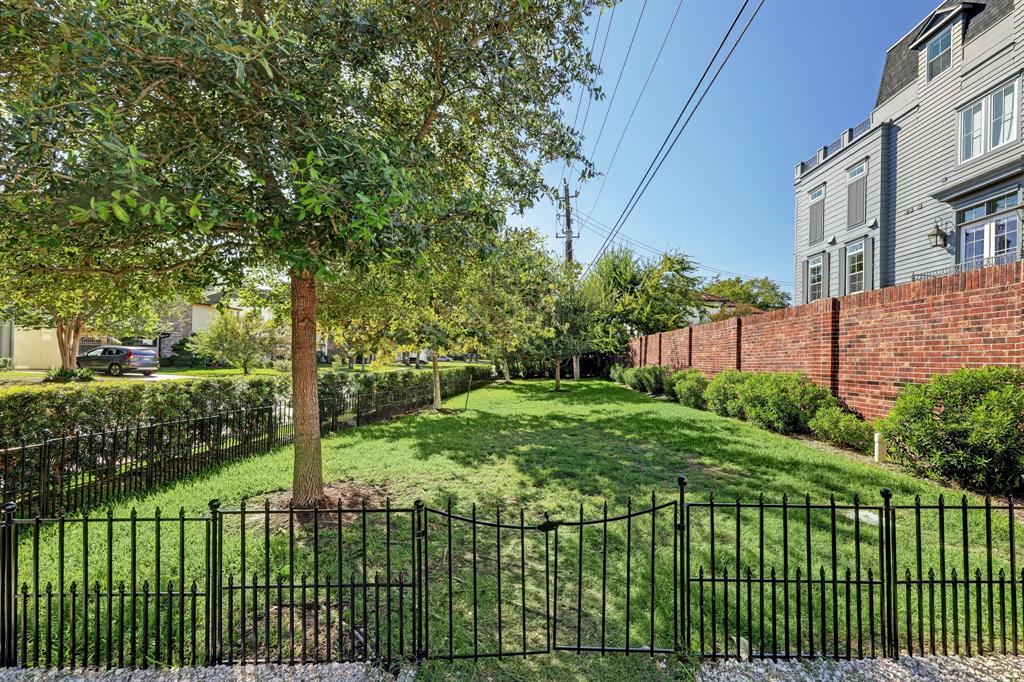 75 Crain Square Boulevard