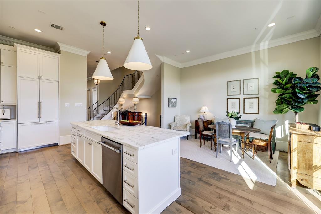 75 Crain Square Boulevard