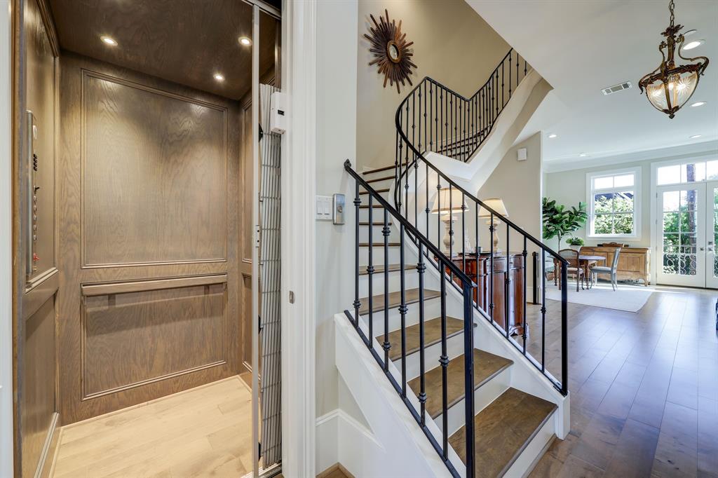 75 Crain Square Boulevard