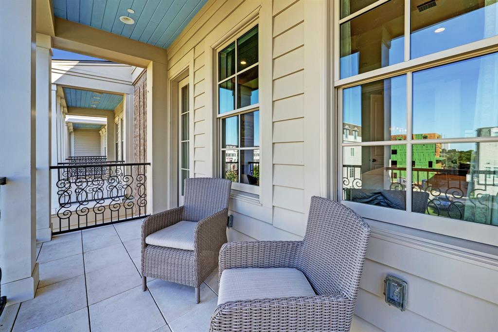 75 Crain Square Boulevard