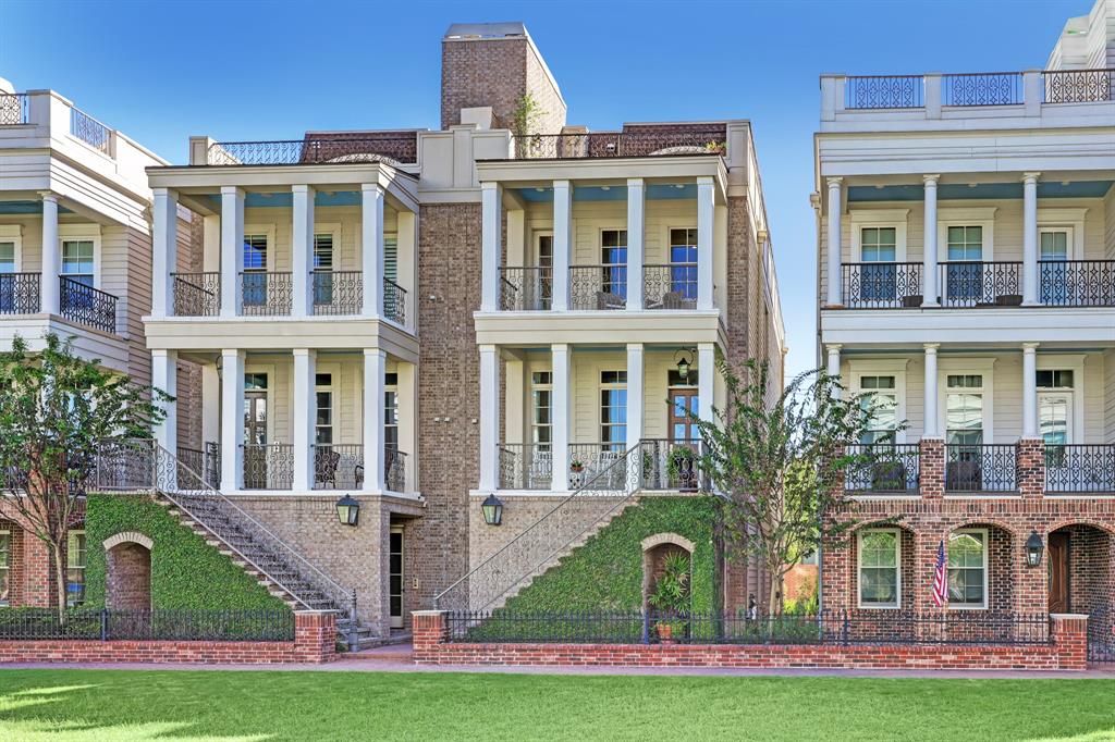 75 Crain Square Boulevard