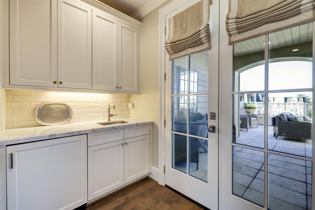 75 Crain Square Boulevard