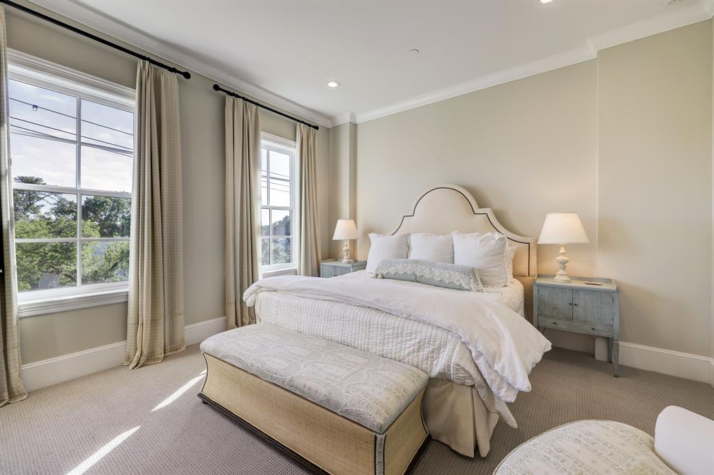 75 Crain Square Boulevard