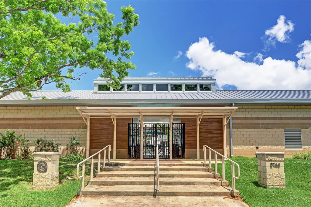 75 Crain Square Boulevard