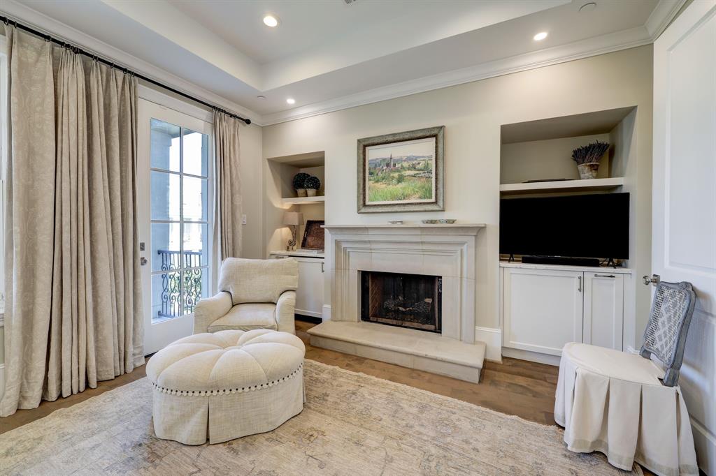 75 Crain Square Boulevard