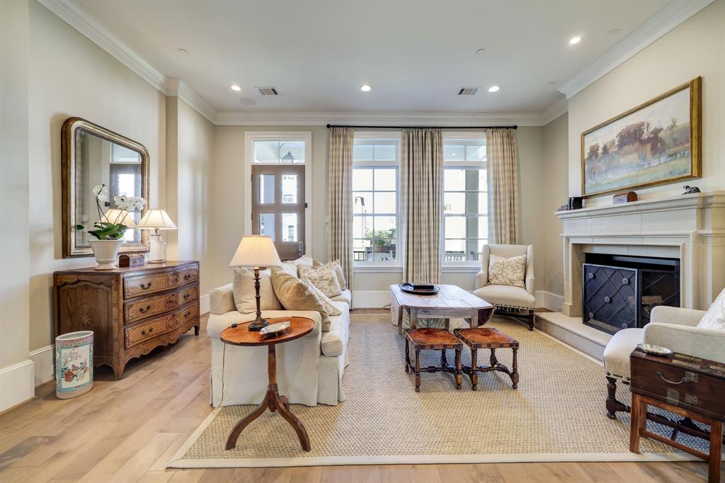 75 Crain Square Boulevard