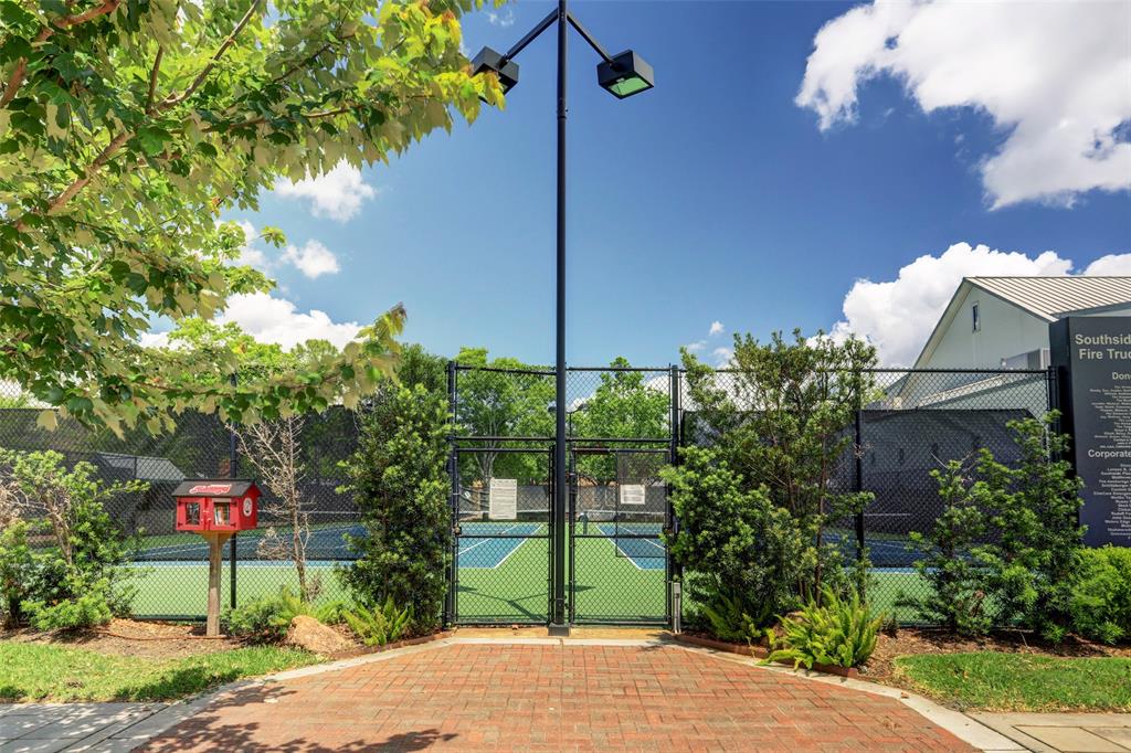 75 Crain Square Boulevard