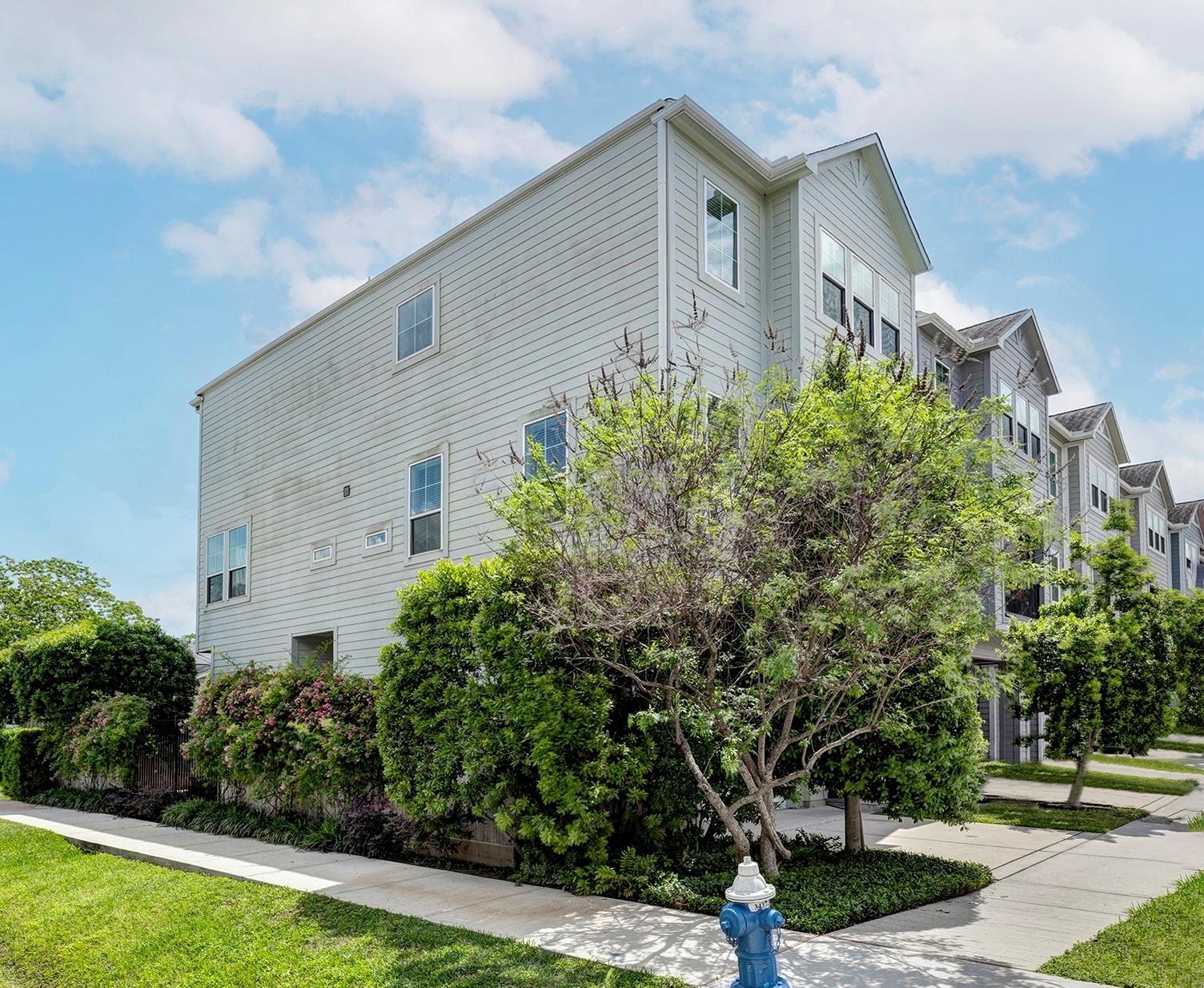 2424 Couch Street