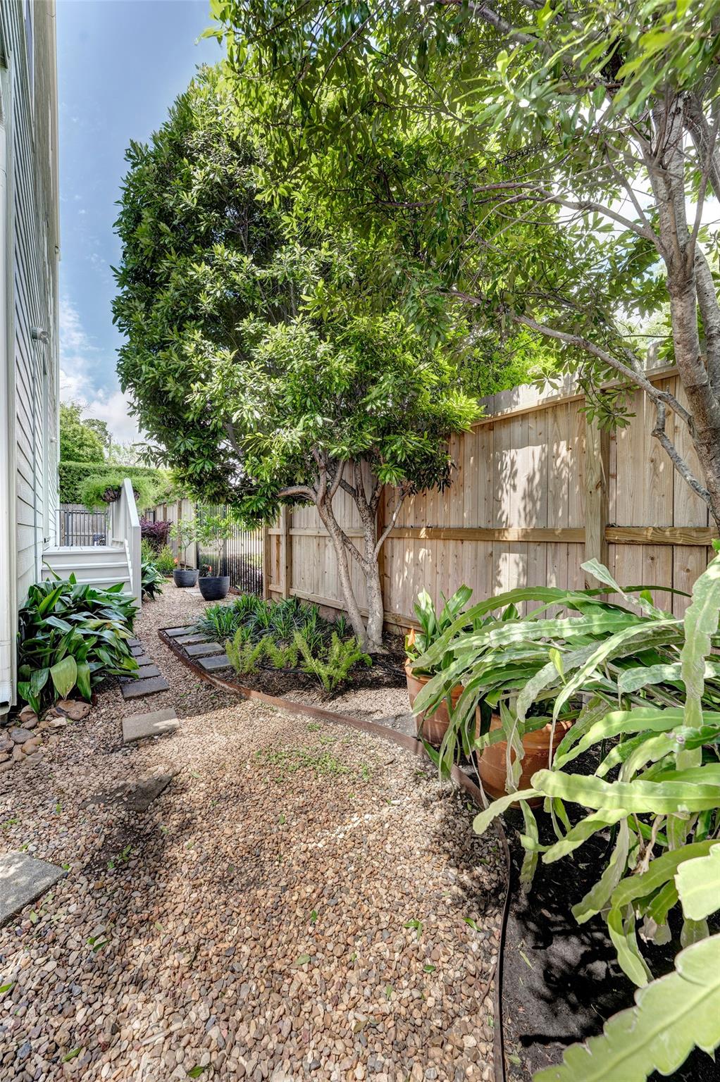 2424 Couch Street