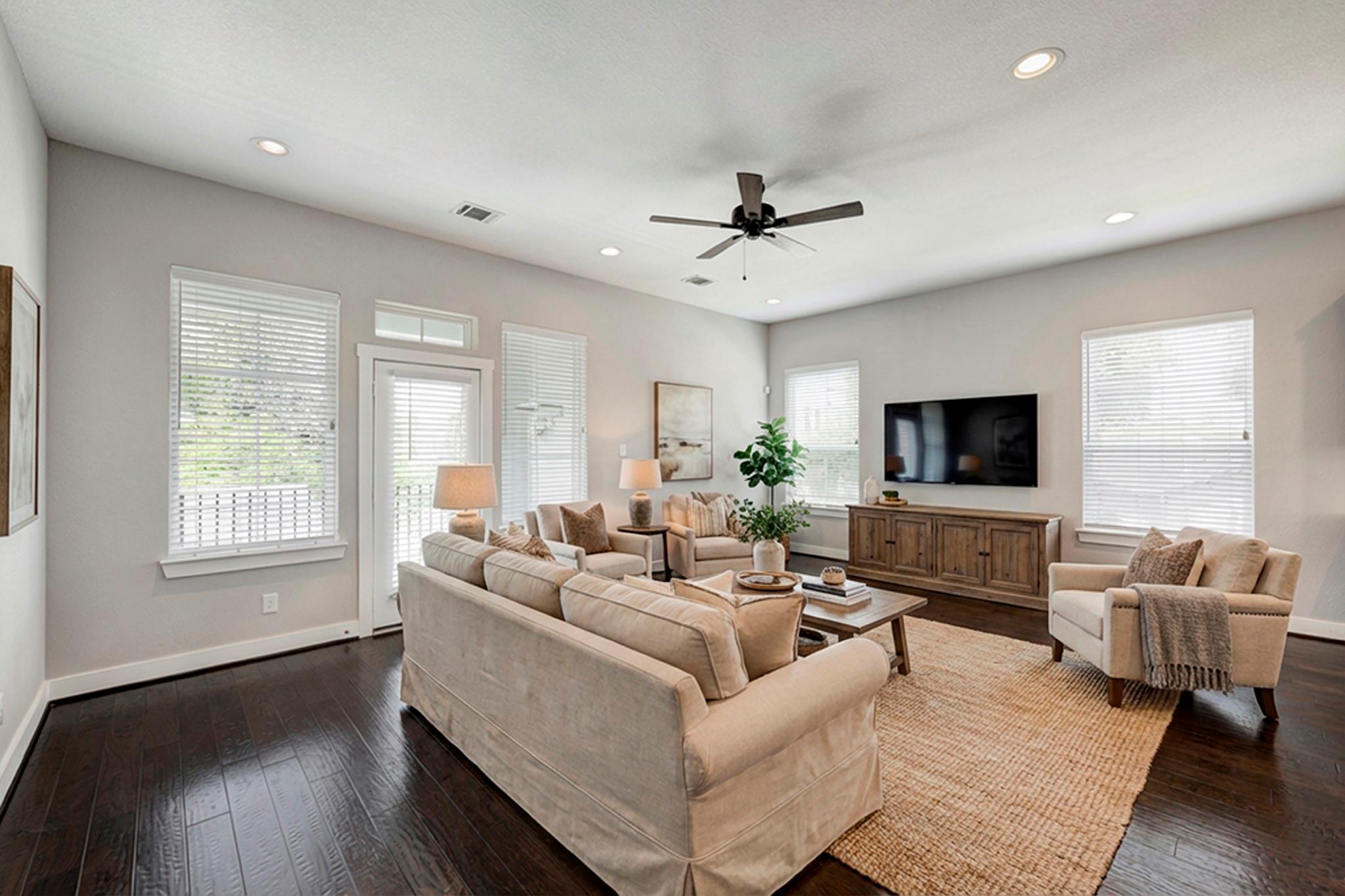 2424 Couch Street