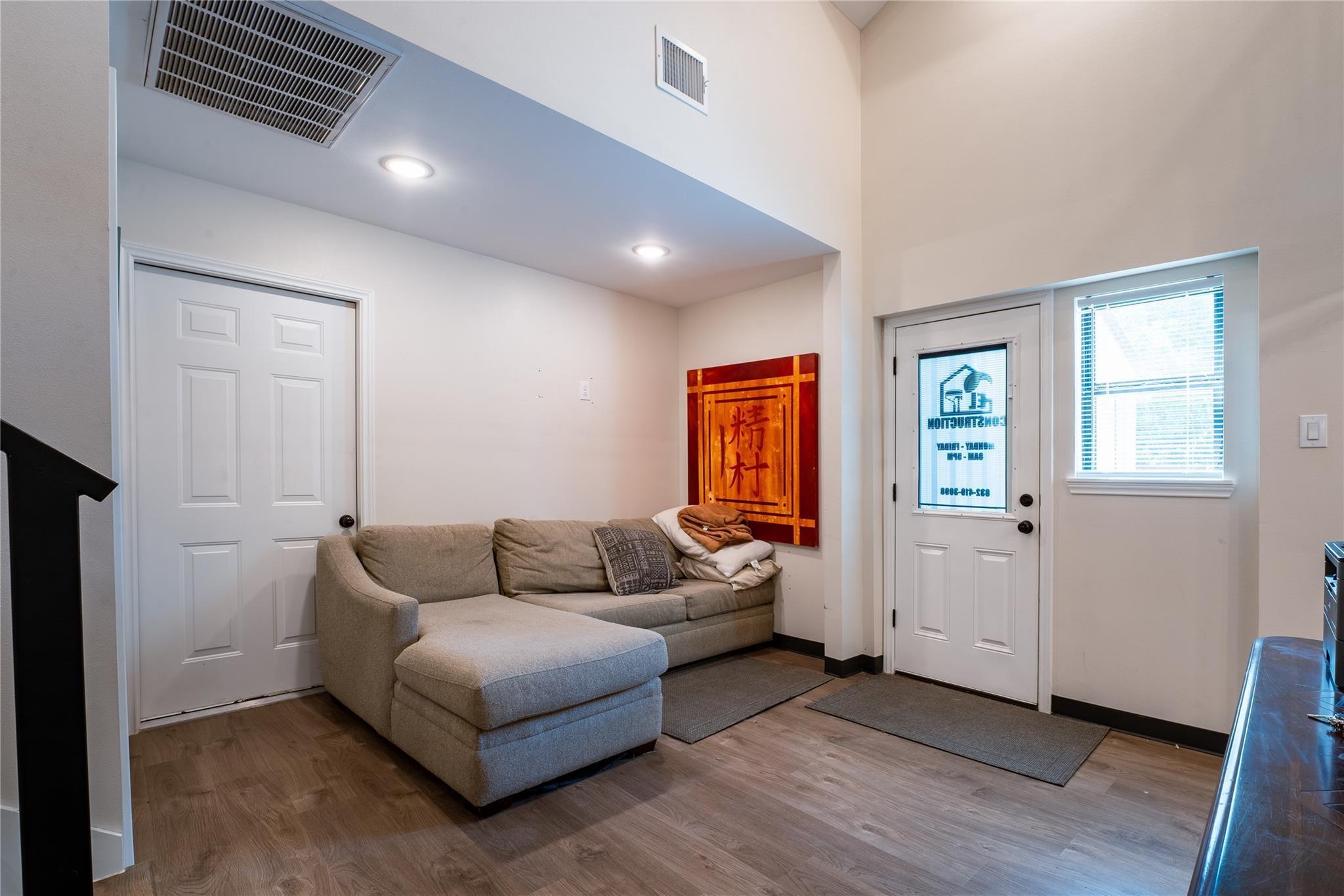 9305 Emnora Lane