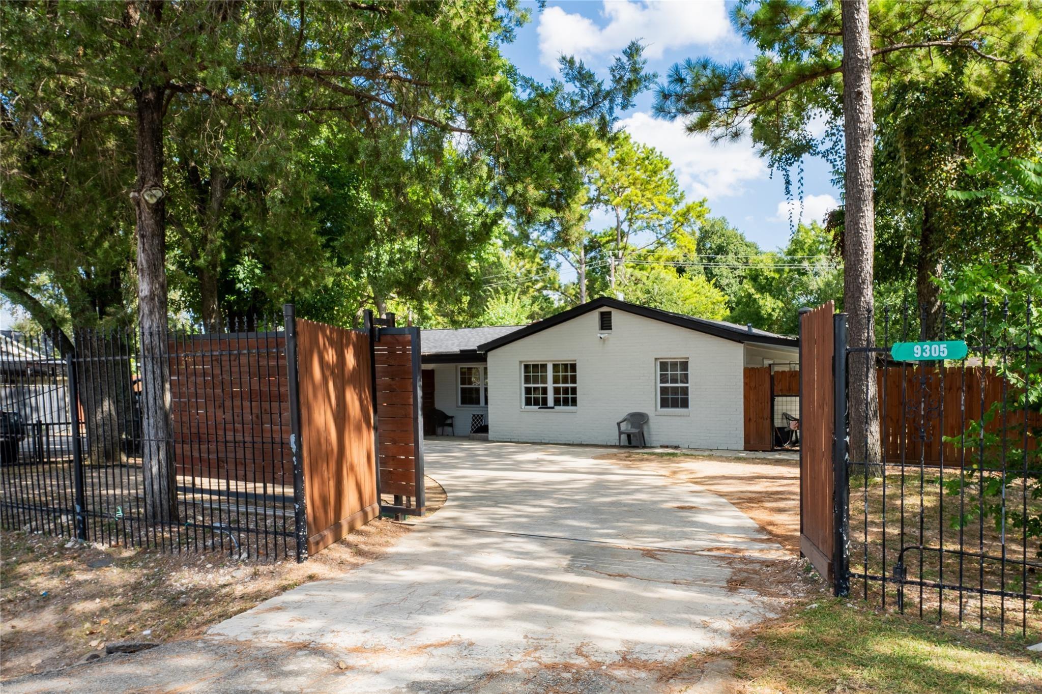 9305 Emnora Lane