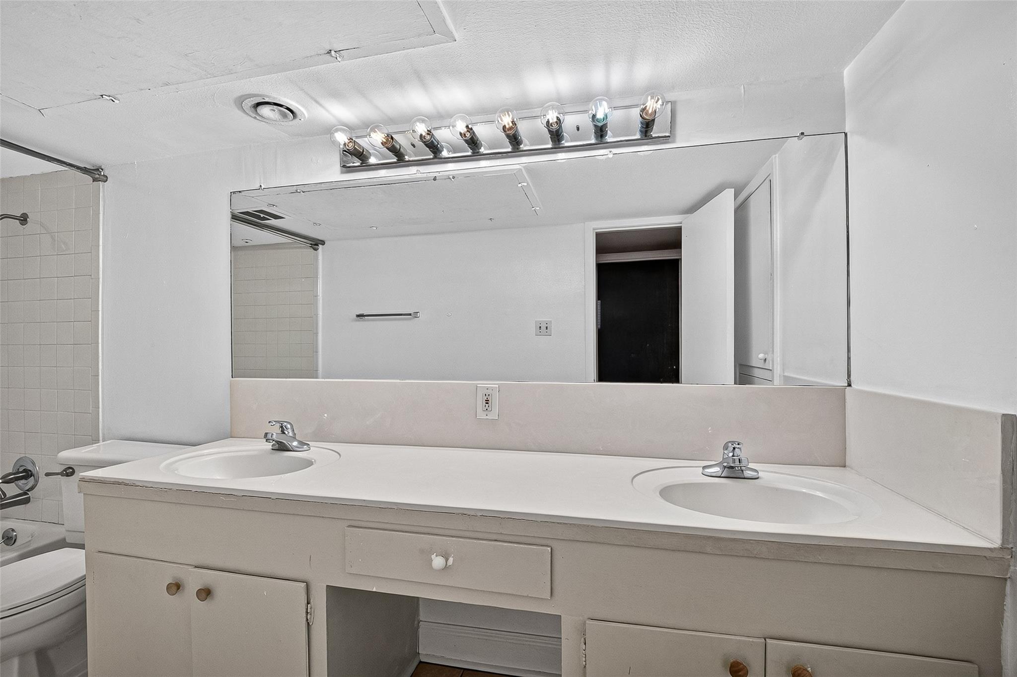 3930 W Alabama Street # 8