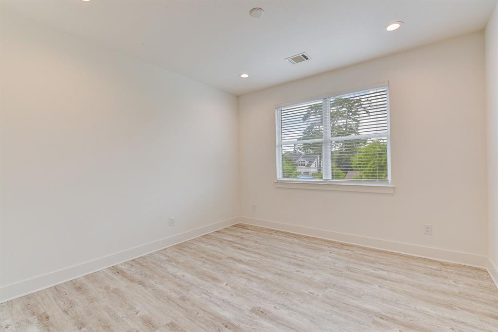 2709 Oakwood Crest Lane