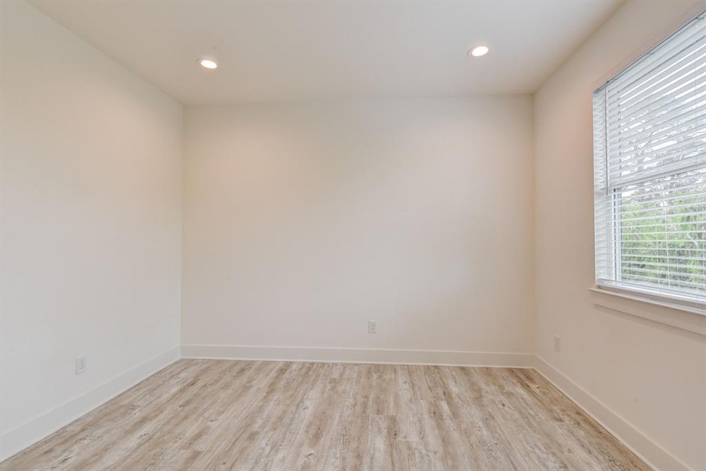 2709 Oakwood Crest Lane