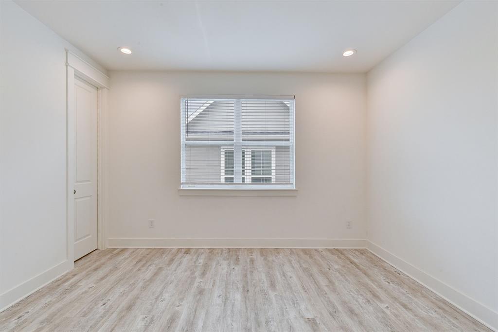 2709 Oakwood Crest Lane
