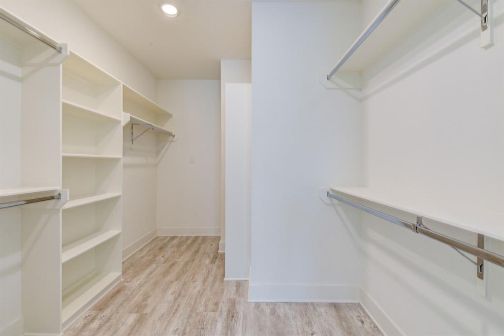 2709 Oakwood Crest Lane