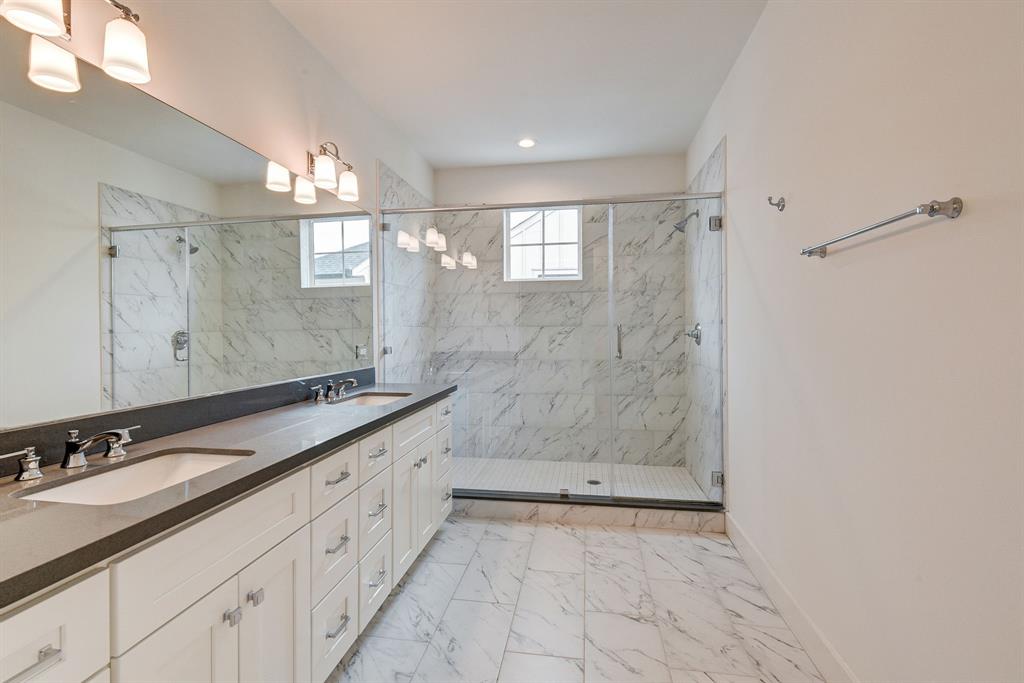 2709 Oakwood Crest Lane