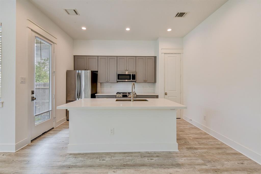 2709 Oakwood Crest Lane