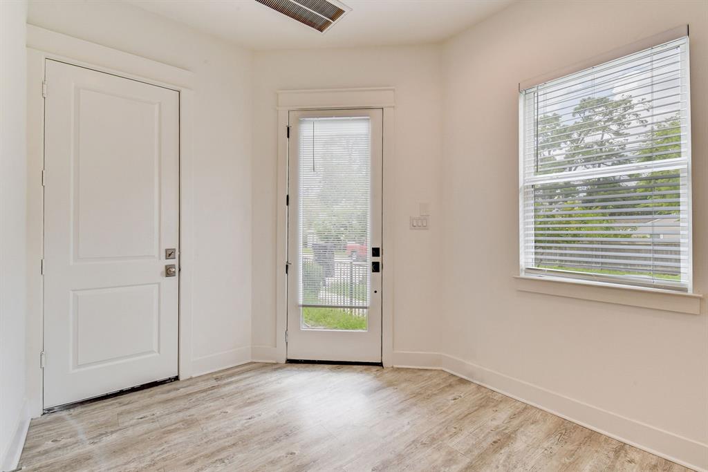 2709 Oakwood Crest Lane