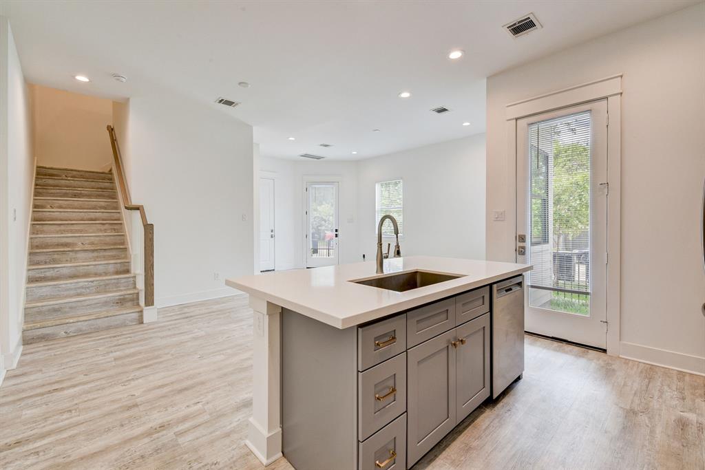 2709 Oakwood Crest Lane