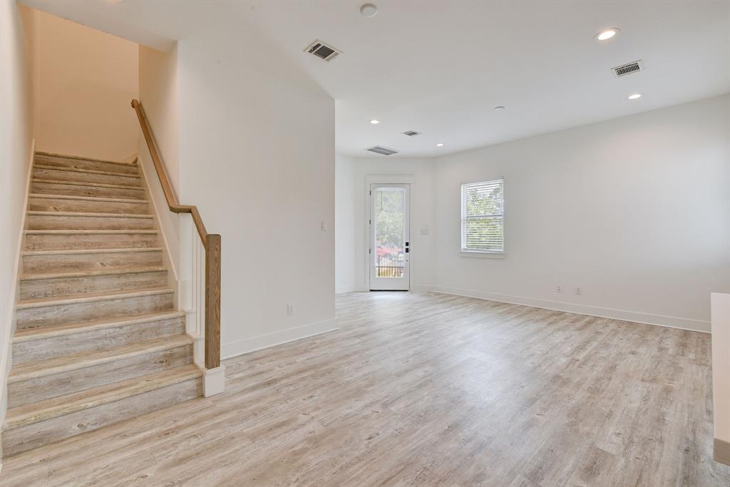 2709 Oakwood Crest Lane