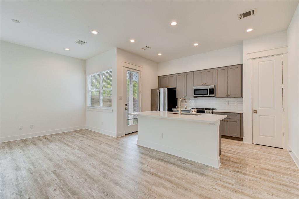 2709 Oakwood Crest Lane