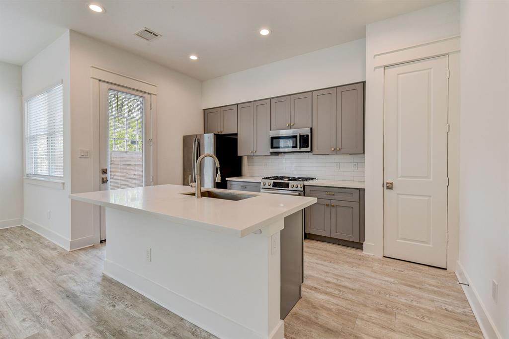 2709 Oakwood Crest Lane
