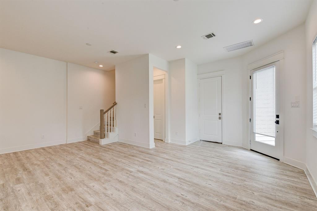 2709 Oakwood Crest Lane