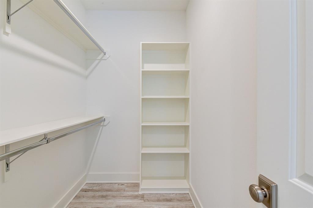 2709 Oakwood Crest Lane
