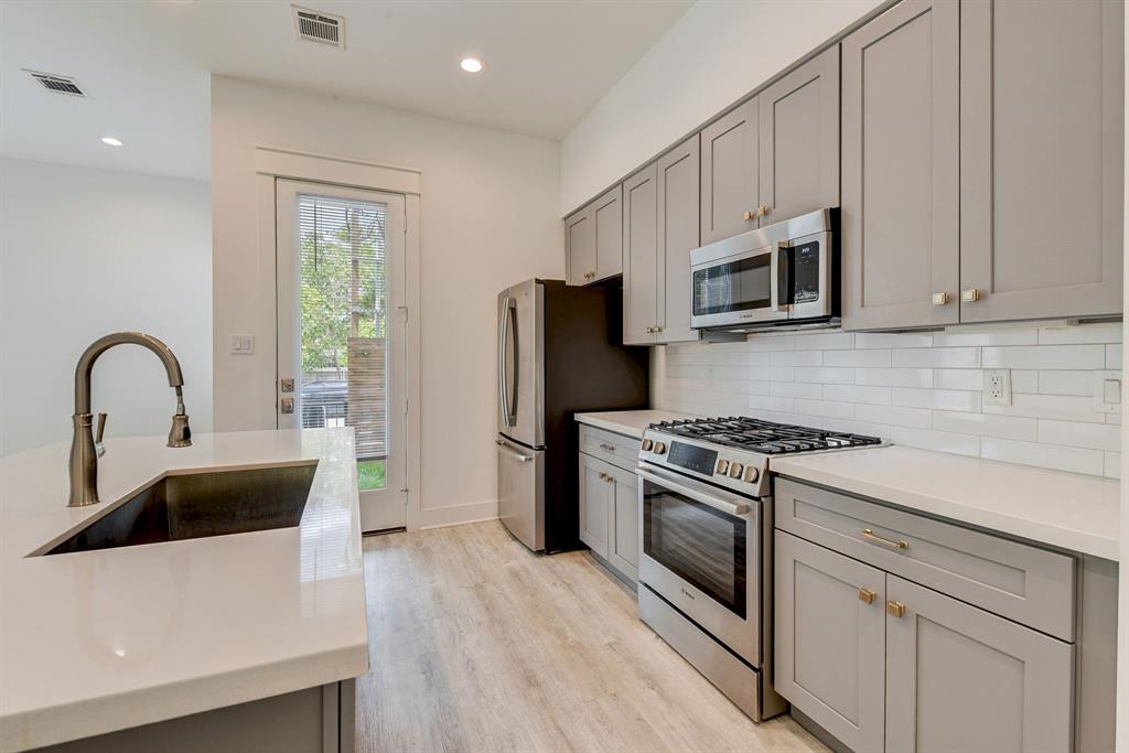 2709 Oakwood Crest Lane
