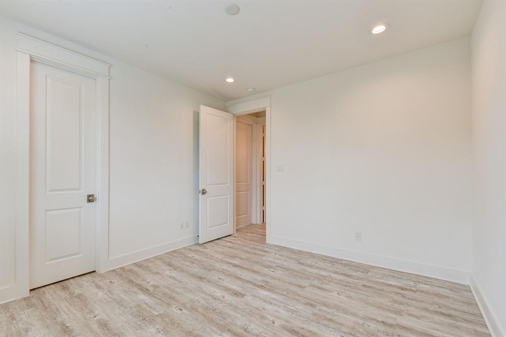 2709 Oakwood Crest Lane